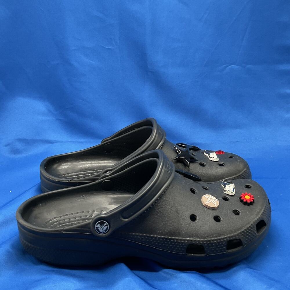 Classic Crocs Black mens 11 With Jibbitz - Picture 3 of 10